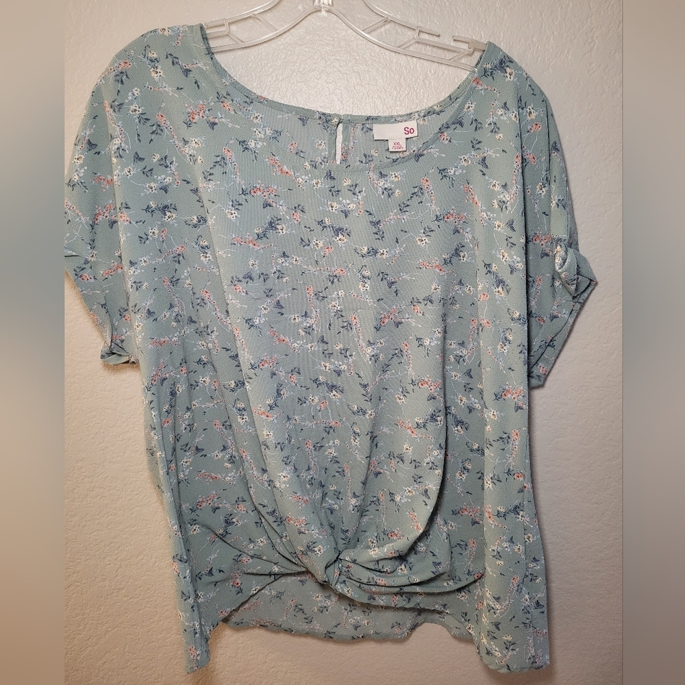 So lightweight floral blouse